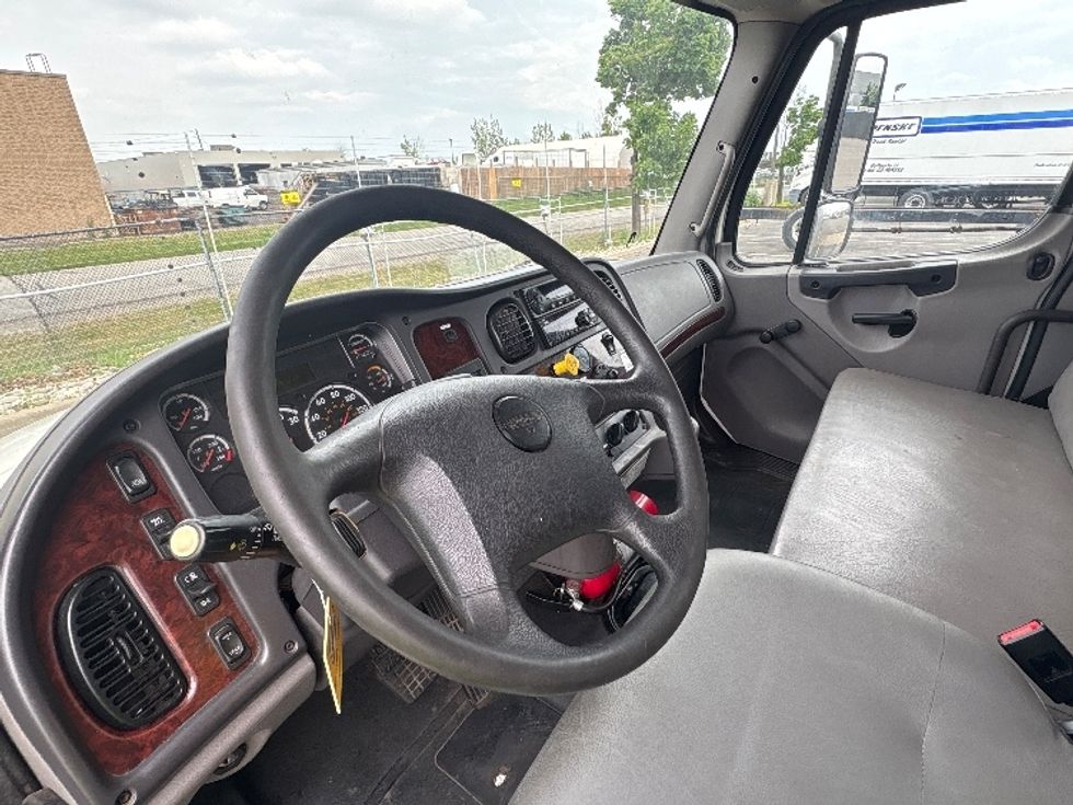 Refrigerated Truck-Light and Medium Duty Trucks-Freightliner-2020-M2-Mississauga-ON-330,874\n\t\tkm-$ 57,500 - Image 17