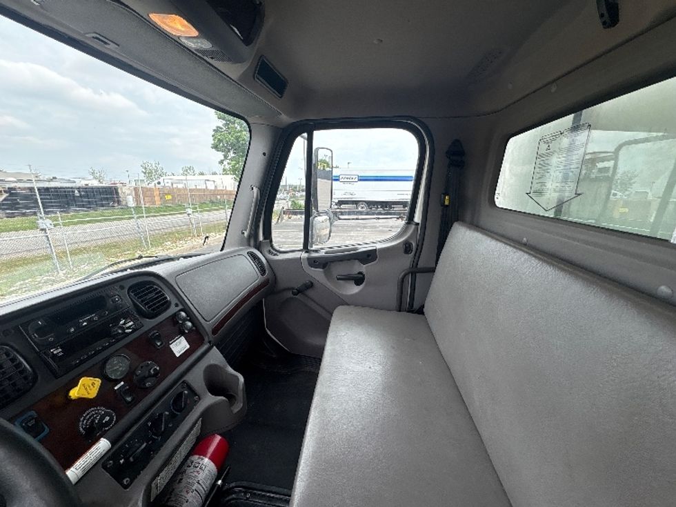 Refrigerated Truck-Light and Medium Duty Trucks-Freightliner-2020-M2-Mississauga-ON-330,874\n\t\tkm-$ 57,500 - Image 19