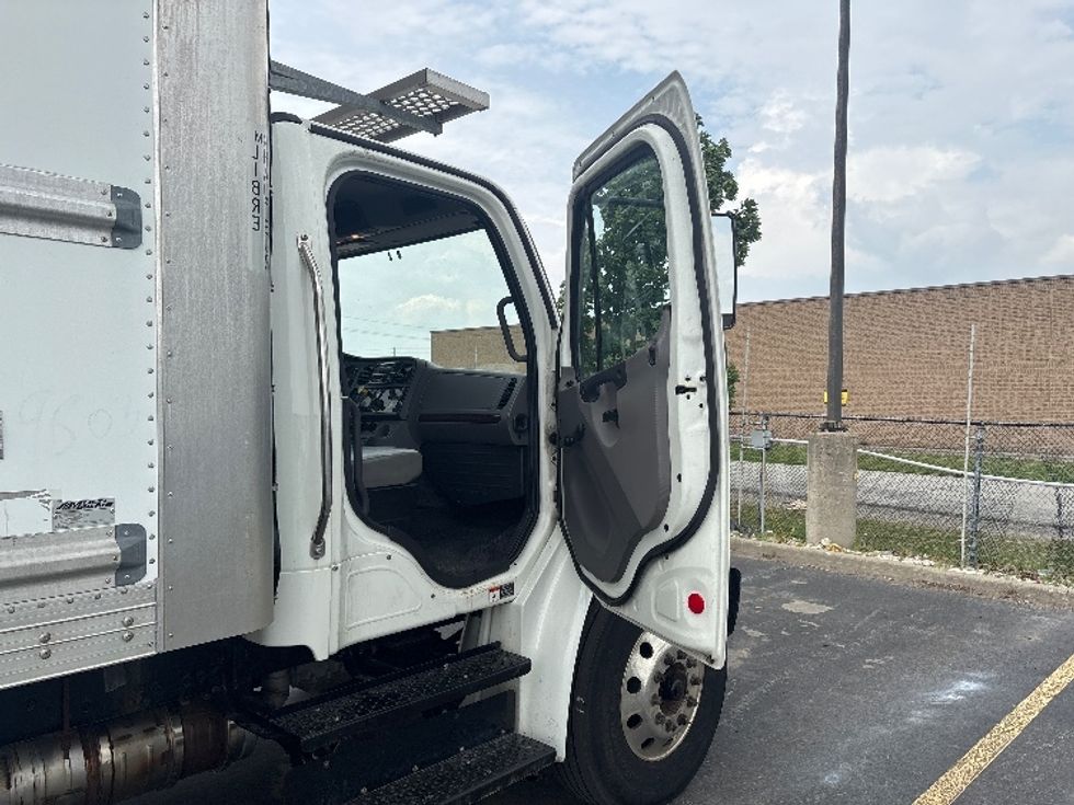 Refrigerated Truck-Light and Medium Duty Trucks-Freightliner-2020-M2-Mississauga-ON-330,874\n\t\tkm-$ 57,500 - Image 20