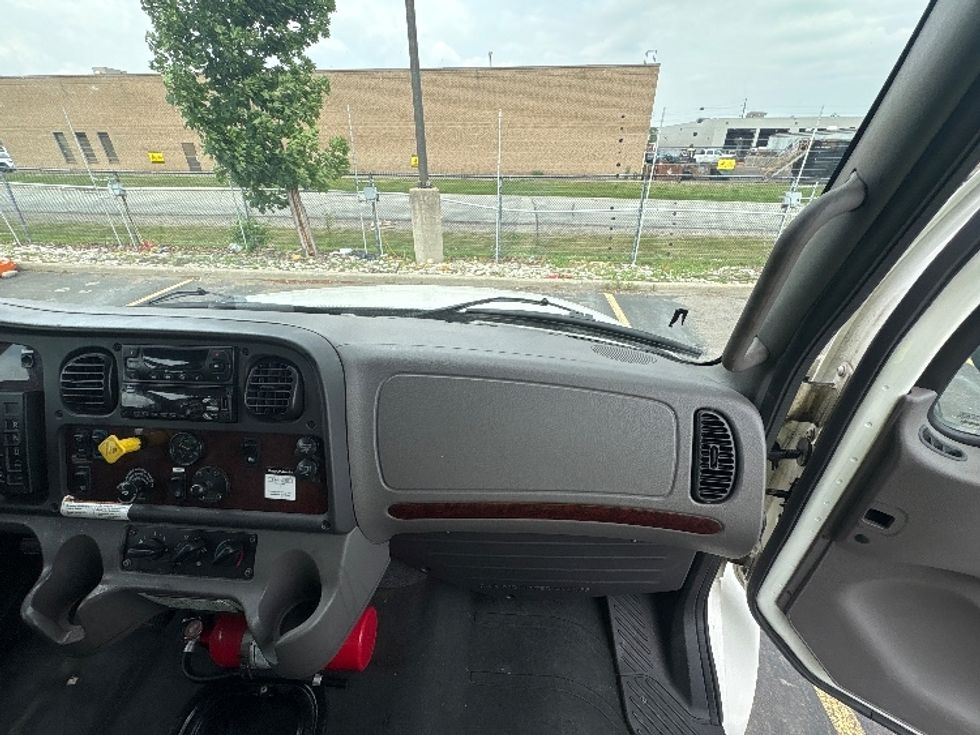 Refrigerated Truck-Light and Medium Duty Trucks-Freightliner-2020-M2-Mississauga-ON-330,874\n\t\tkm-$ 57,500 - Image 21