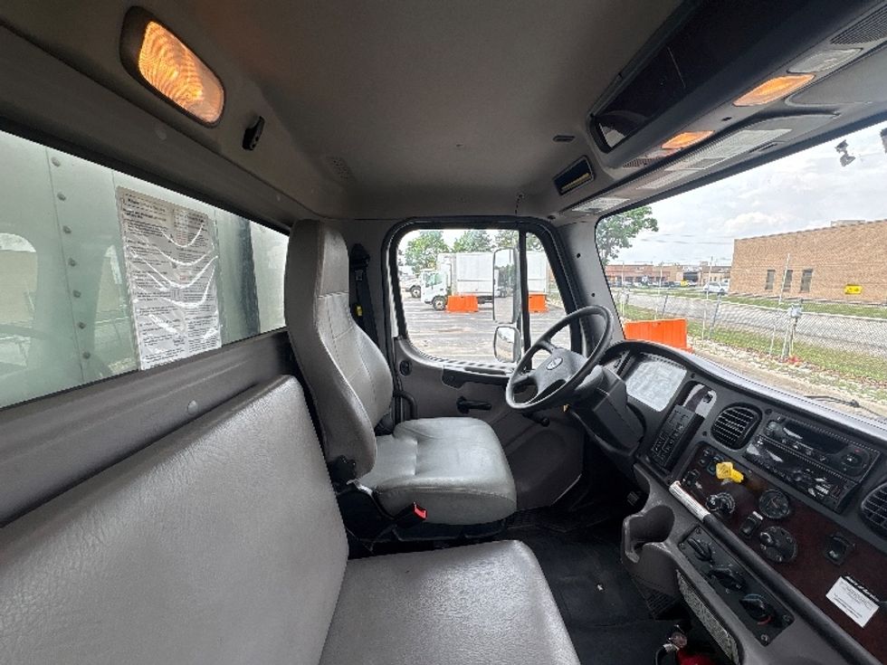 Refrigerated Truck-Light and Medium Duty Trucks-Freightliner-2020-M2-Mississauga-ON-330,874\n\t\tkm-$ 57,500 - Image 22