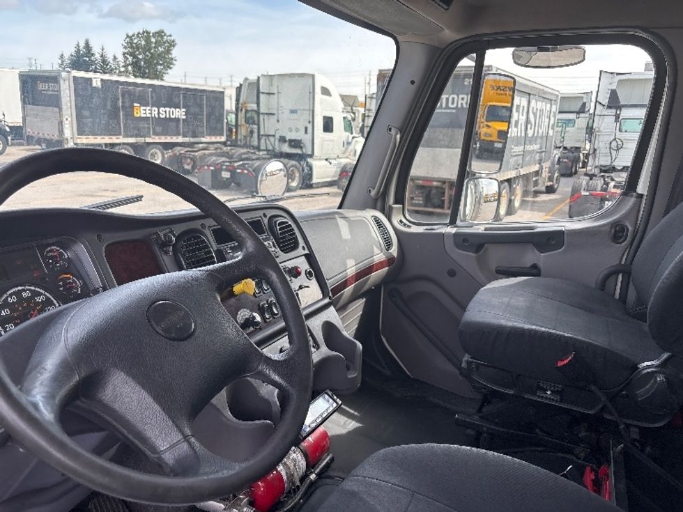 Refrigerated Truck-Light and Medium Duty Trucks-Freightliner-2020-M2-Mississauga-ON-345,312\n\t\tkm-$ 84,250 - Image 17