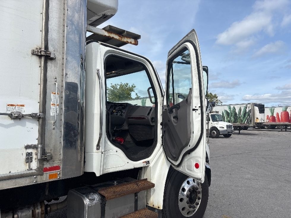 Refrigerated Truck-Light and Medium Duty Trucks-Freightliner-2020-M2-Mississauga-ON-345,312\n\t\tkm-$ 84,250 - Image 20