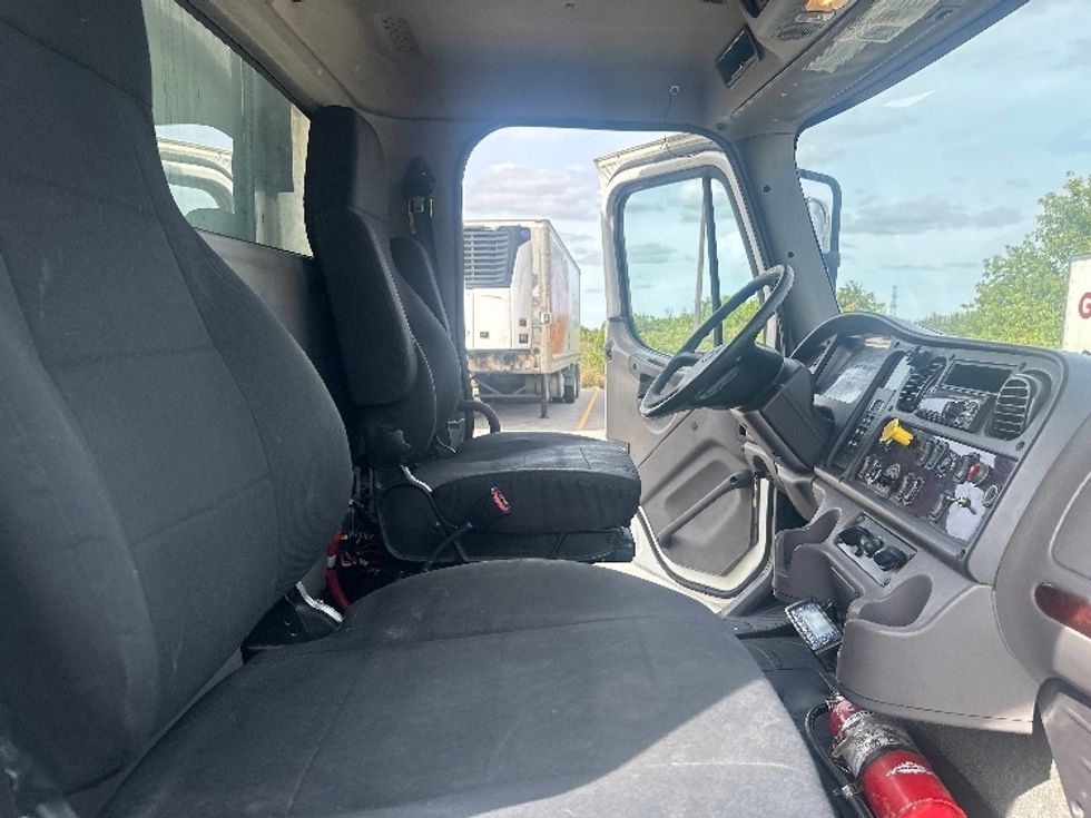 Refrigerated Truck-Light and Medium Duty Trucks-Freightliner-2020-M2-Mississauga-ON-345,312\n\t\tkm-$ 84,250 - Image 22