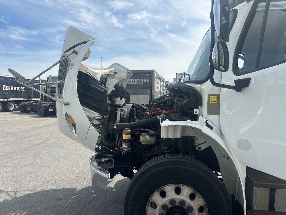 Refrigerated Truck-Light and Medium Duty Trucks-Freightliner-2020-M2-Mississauga-ON-345,312\n\t\tkm-$ 84,250 - Image 24