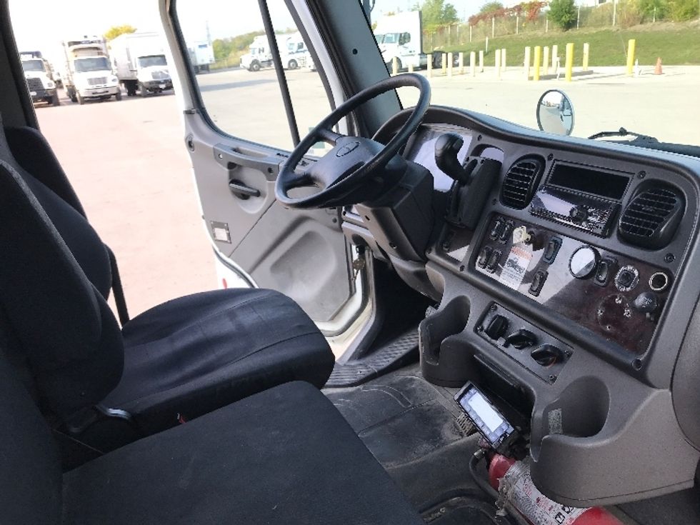 Refrigerated Truck-Light and Medium Duty Trucks-Freightliner-2020-M2-Mississauga-ON-358,507\n\t\tkm-$ 68,000 - Image 22