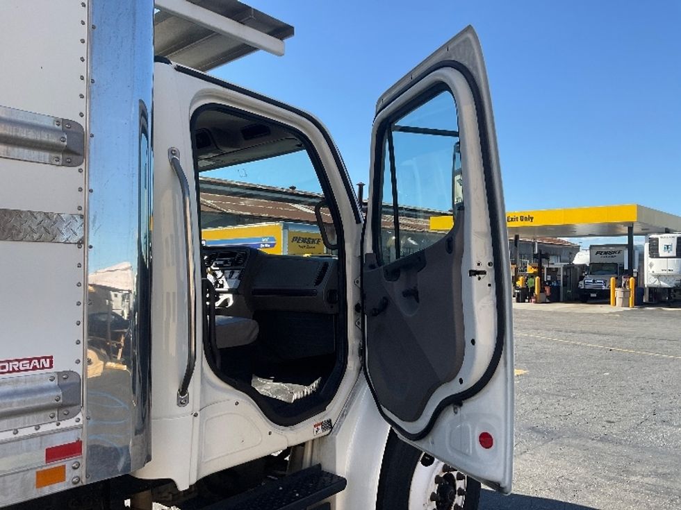Refrigerated Truck-Light and Medium Duty Trucks-Freightliner-2020-M2-Montebello-CA-130,442\n\t\tmiles-$ 66,000 - Image 20