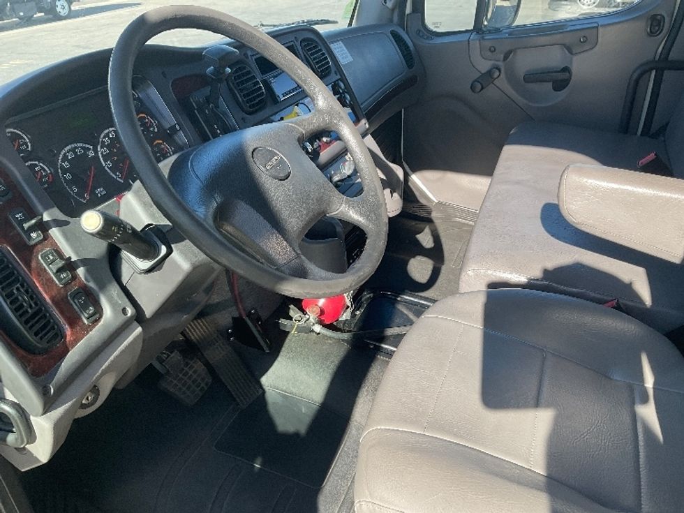 Refrigerated Truck-Light and Medium Duty Trucks-Freightliner-2020-M2-Montebello-CA-133,784\n\t\tmiles-$ 66,000 - Image 17