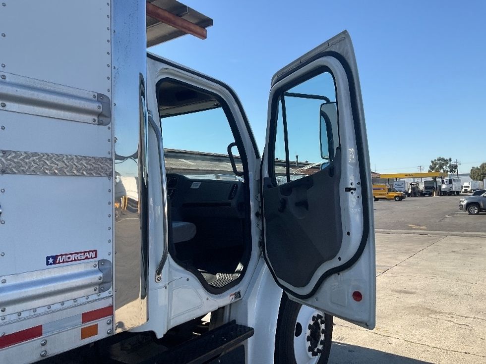 Refrigerated Truck-Light and Medium Duty Trucks-Freightliner-2020-M2-Montebello-CA-133,784\n\t\tmiles-$ 66,000 - Image 20