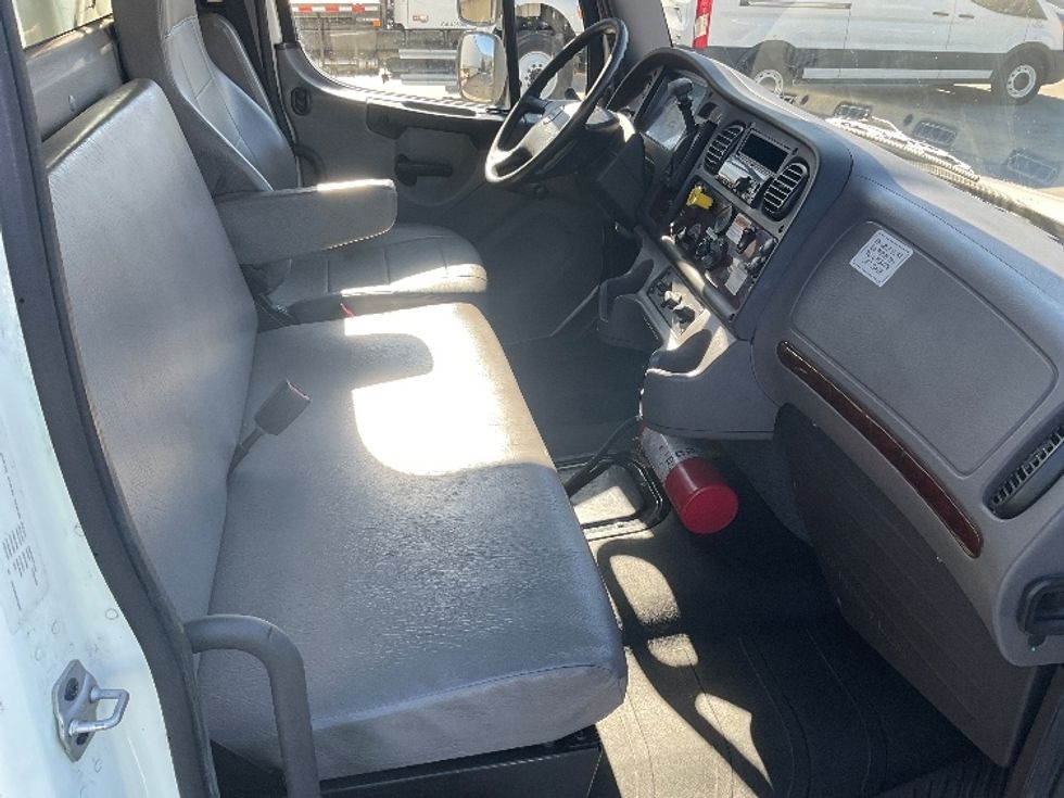 Refrigerated Truck-Light and Medium Duty Trucks-Freightliner-2020-M2-Montebello-CA-133,784\n\t\tmiles-$ 66,000 - Image 22