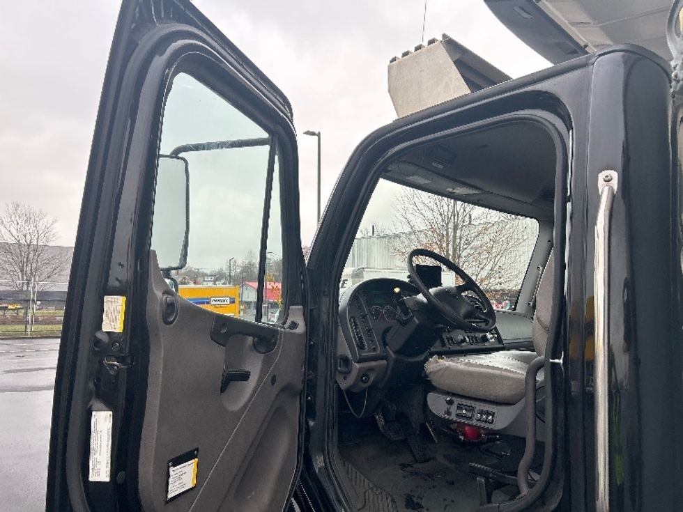 Refrigerated Truck-Light and Medium Duty Trucks-Freightliner-2020-M2-Montgomery-NY-197,194\n\t\tmiles-$ 38,500 - Image 16