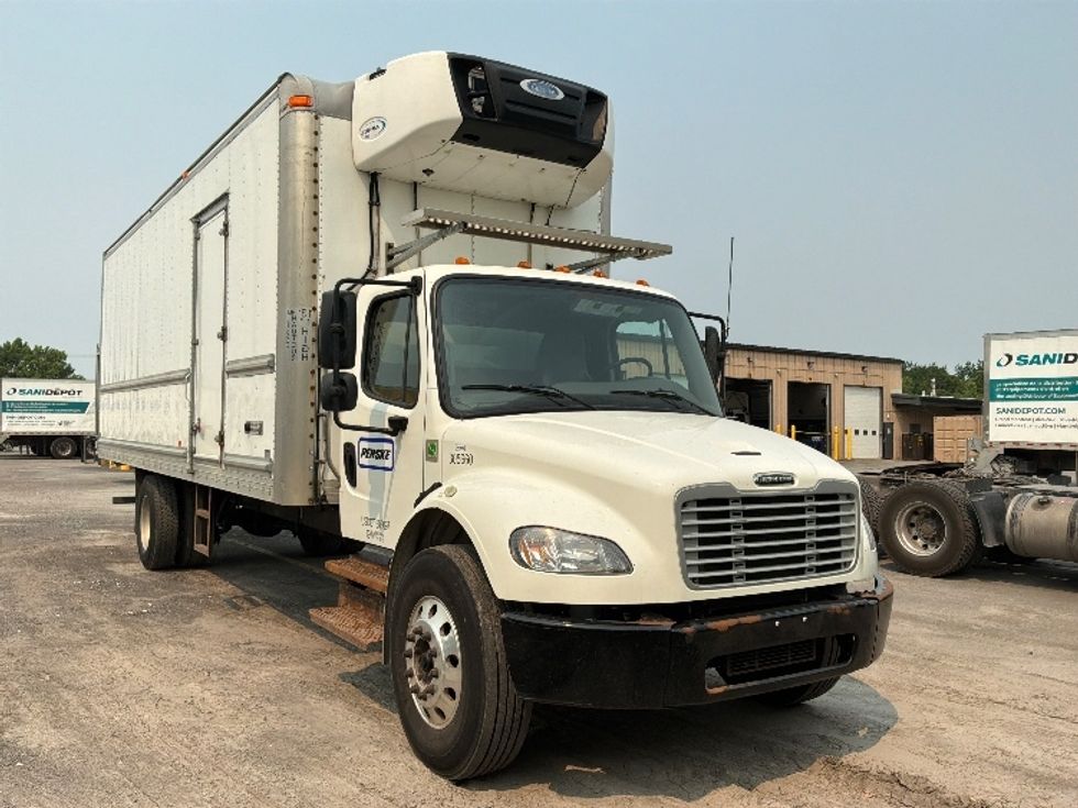 Refrigerated Truck-Light and Medium Duty Trucks-Freightliner-2020-M2-Montreal-PQ-174,131\n\t\tkm-$ 81,000 - Image 1