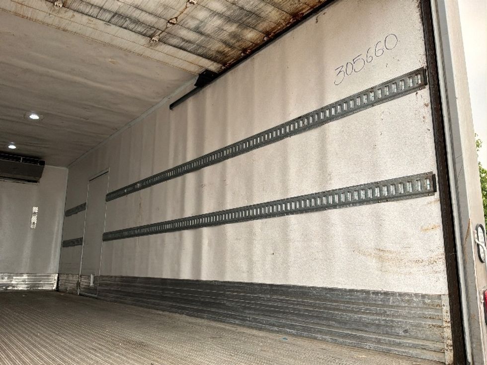 Refrigerated Truck-Light and Medium Duty Trucks-Freightliner-2020-M2-Montreal-PQ-174,131\n\t\tkm-$ 81,000 - Image 11