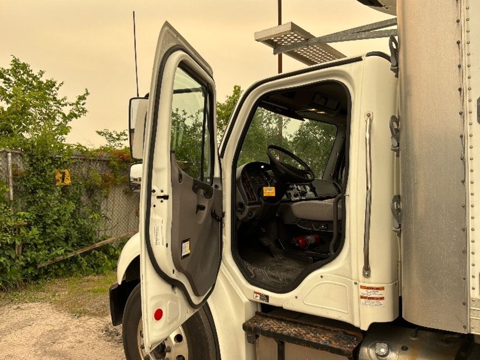 Refrigerated Truck-Light and Medium Duty Trucks-Freightliner-2020-M2-Montreal-PQ-174,131\n\t\tkm-$ 81,000 - Image 15