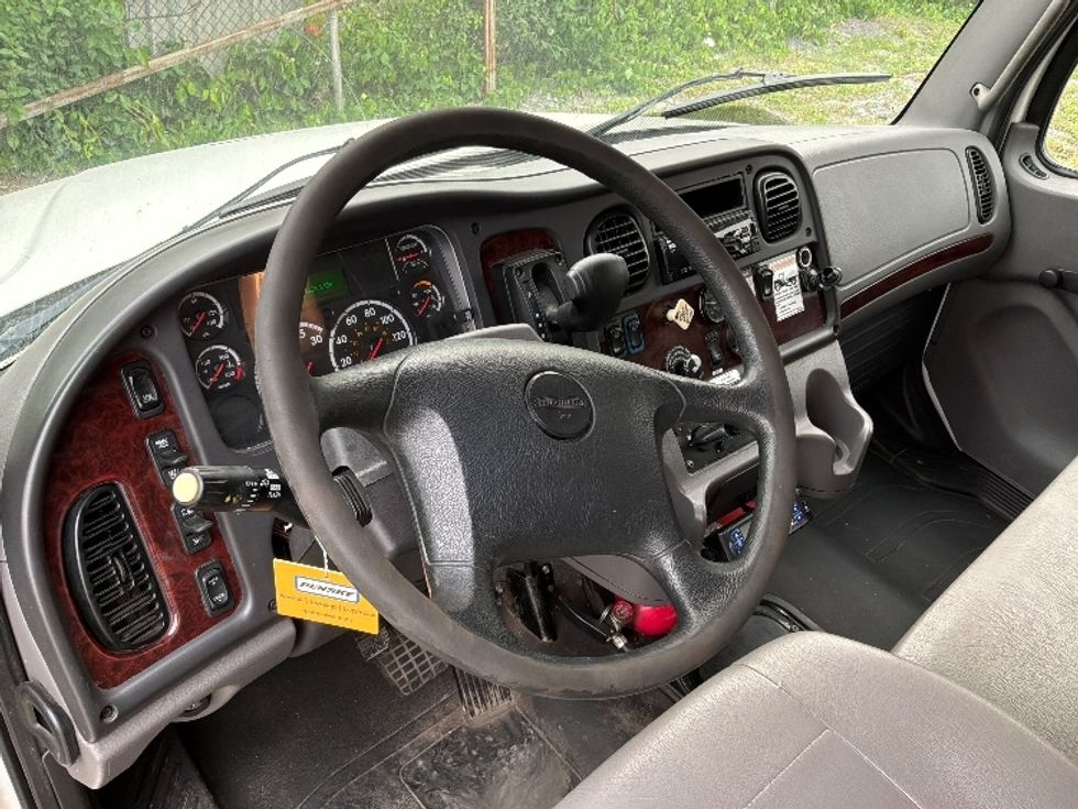 Refrigerated Truck-Light and Medium Duty Trucks-Freightliner-2020-M2-Montreal-PQ-174,131\n\t\tkm-$ 81,000 - Image 16