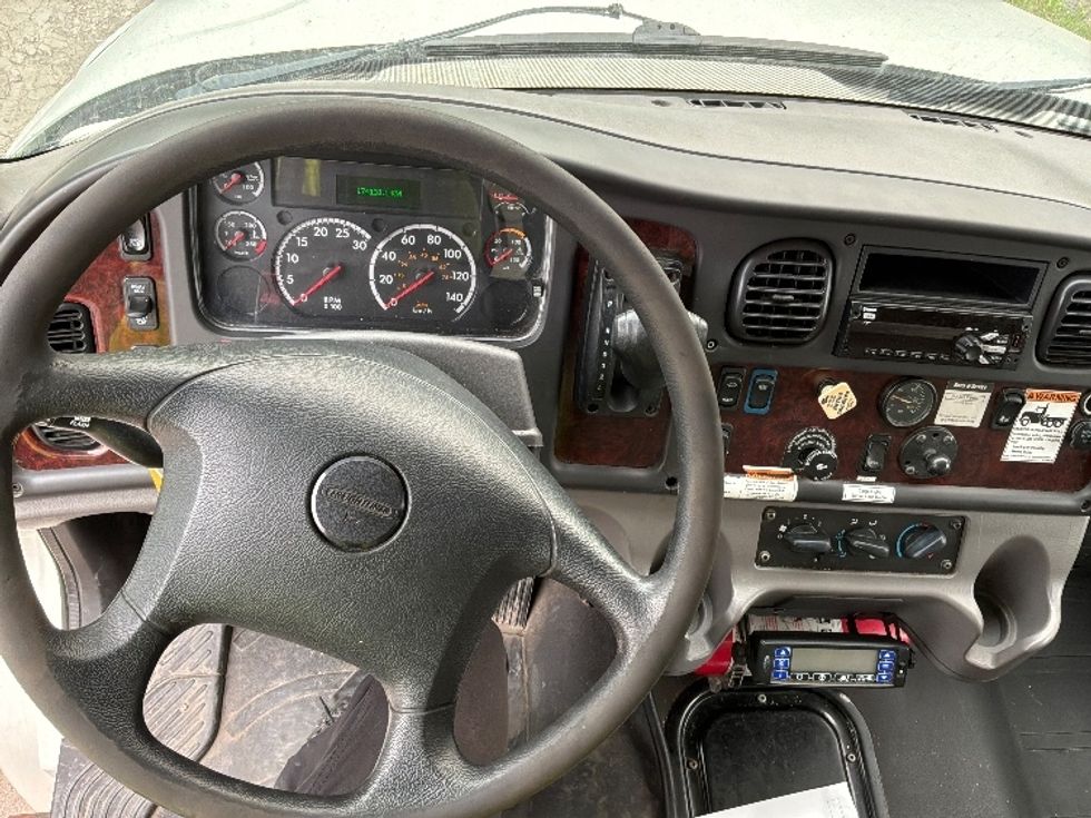 Refrigerated Truck-Light and Medium Duty Trucks-Freightliner-2020-M2-Montreal-PQ-174,131\n\t\tkm-$ 81,000 - Image 17