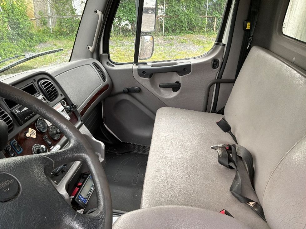 Refrigerated Truck-Light and Medium Duty Trucks-Freightliner-2020-M2-Montreal-PQ-174,131\n\t\tkm-$ 81,000 - Image 18