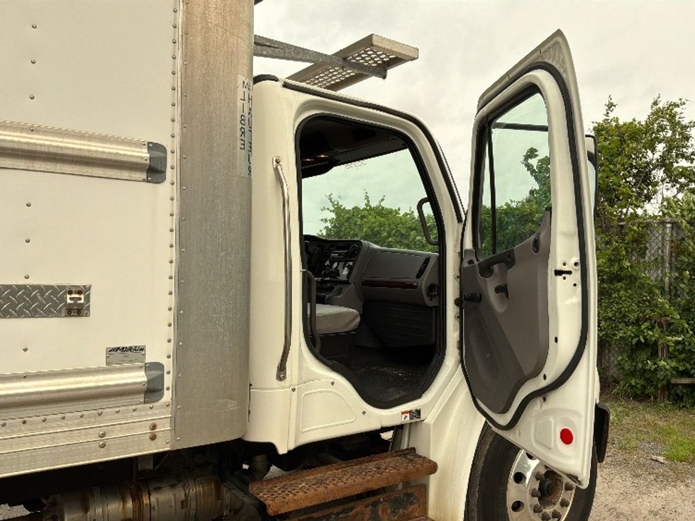 Refrigerated Truck-Light and Medium Duty Trucks-Freightliner-2020-M2-Montreal-PQ-174,131\n\t\tkm-$ 81,000 - Image 19