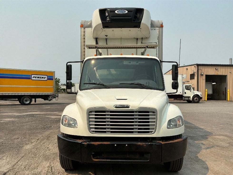 Refrigerated Truck-Light and Medium Duty Trucks-Freightliner-2020-M2-Montreal-PQ-174,131\n\t\tkm-$ 81,000 - Image 2