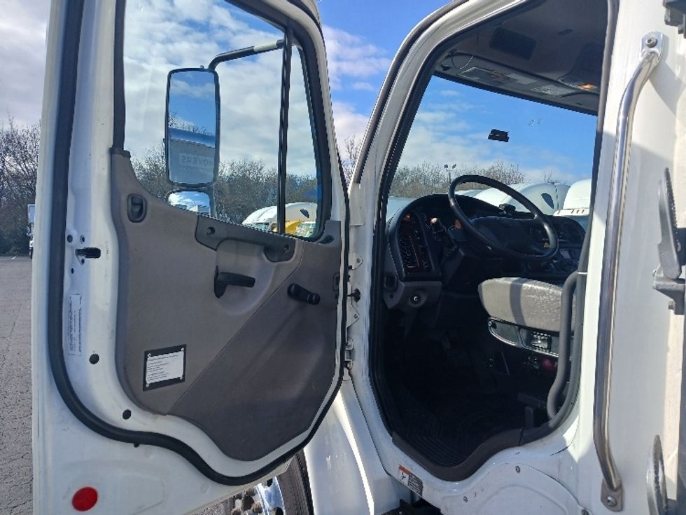 Refrigerated Truck-Light and Medium Duty Trucks-Freightliner-2020-M2-Morrisville-NC-136,492\n\t\tmiles-$ 65,750 - Image 15