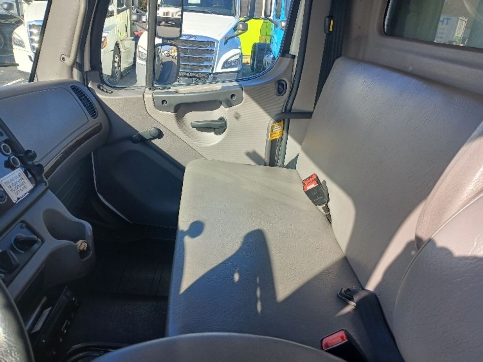 Refrigerated Truck-Light and Medium Duty Trucks-Freightliner-2020-M2-Morrisville-NC-136,492\n\t\tmiles-$ 65,750 - Image 18