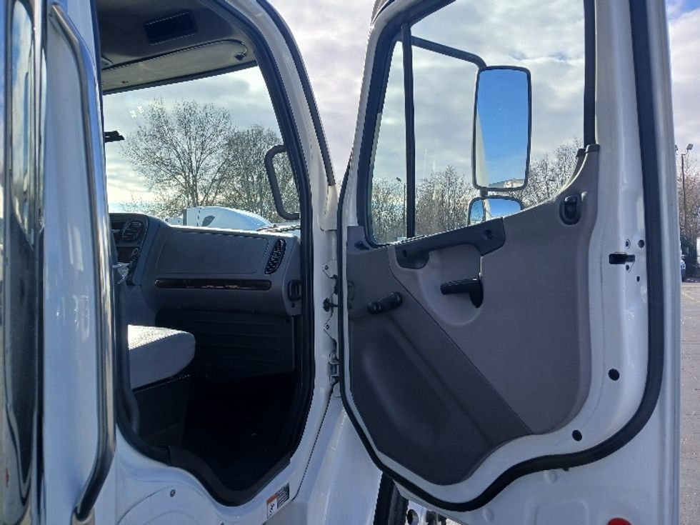 Refrigerated Truck-Light and Medium Duty Trucks-Freightliner-2020-M2-Morrisville-NC-136,492\n\t\tmiles-$ 65,750 - Image 19