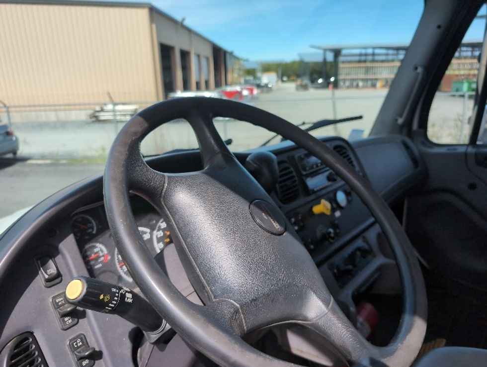 Refrigerated Truck-Light and Medium Duty Trucks-Freightliner-2020-M2-New Bedford-MA-191,231\n\t\tmiles-$ 47,250 - Image 17