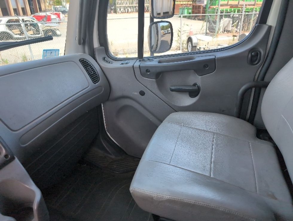 Refrigerated Truck-Light and Medium Duty Trucks-Freightliner-2020-M2-New Bedford-MA-191,231\n\t\tmiles-$ 47,250 - Image 19