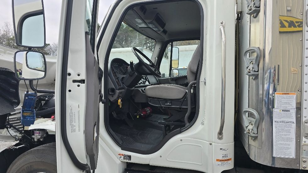 Refrigerated Truck-Light and Medium Duty Trucks-Freightliner-2020-M2-Newnan-GA-131,738\n\t\tmiles-$ 63,750 - Image 16