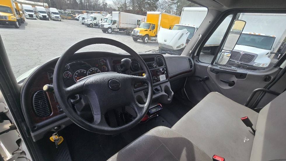 Refrigerated Truck-Light and Medium Duty Trucks-Freightliner-2020-M2-Newnan-GA-131,738\n\t\tmiles-$ 63,750 - Image 17