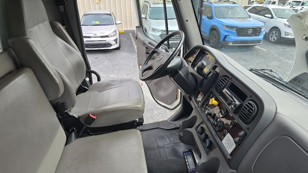 Refrigerated Truck-Light and Medium Duty Trucks-Freightliner-2020-M2-Newnan-GA-131,738\n\t\tmiles-$ 63,750 - Image 22