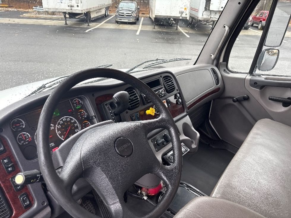 Refrigerated Truck-Light and Medium Duty Trucks-Freightliner-2020-M2-Newnan-GA-183,843\n\t\tmiles-$ 55,500 - Image 17