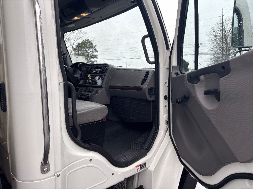 Refrigerated Truck-Light and Medium Duty Trucks-Freightliner-2020-M2-Newnan-GA-183,843\n\t\tmiles-$ 55,500 - Image 20