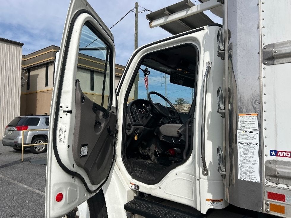 Refrigerated Truck-Light and Medium Duty Trucks-Freightliner-2020-M2-Norcross-GA-166,094\n\t\tmiles-$ 64,000 - Image 16
