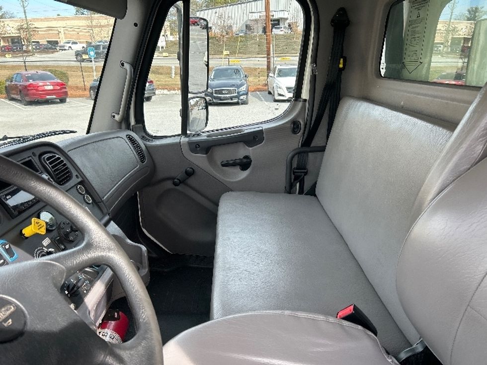 Refrigerated Truck-Light and Medium Duty Trucks-Freightliner-2020-M2-Norcross-GA-166,094\n\t\tmiles-$ 64,000 - Image 19