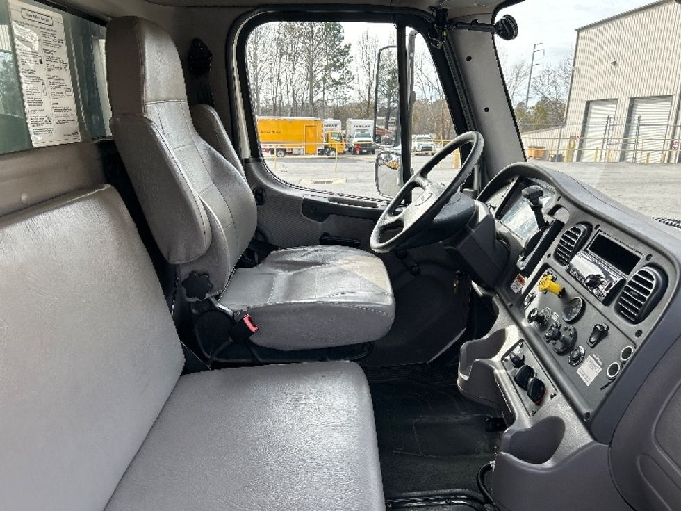 Refrigerated Truck-Light and Medium Duty Trucks-Freightliner-2020-M2-Norcross-GA-166,094\n\t\tmiles-$ 64,000 - Image 22