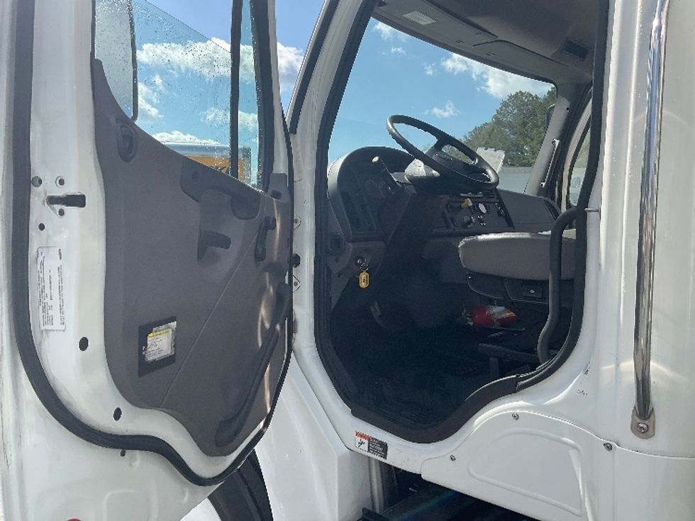 Refrigerated Truck-Light and Medium Duty Trucks-Freightliner-2020-M2-Norcross-GA-193,025\n\t\tmiles-$ 69,250 - Image 16
