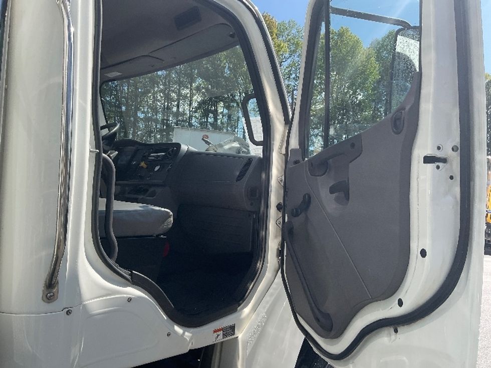 Refrigerated Truck-Light and Medium Duty Trucks-Freightliner-2020-M2-Norcross-GA-193,025\n\t\tmiles-$ 69,250 - Image 20