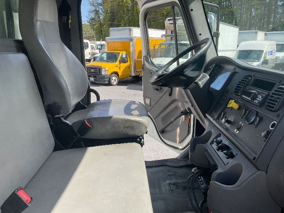Refrigerated Truck-Light and Medium Duty Trucks-Freightliner-2020-M2-Norcross-GA-193,025\n\t\tmiles-$ 69,250 - Image 22