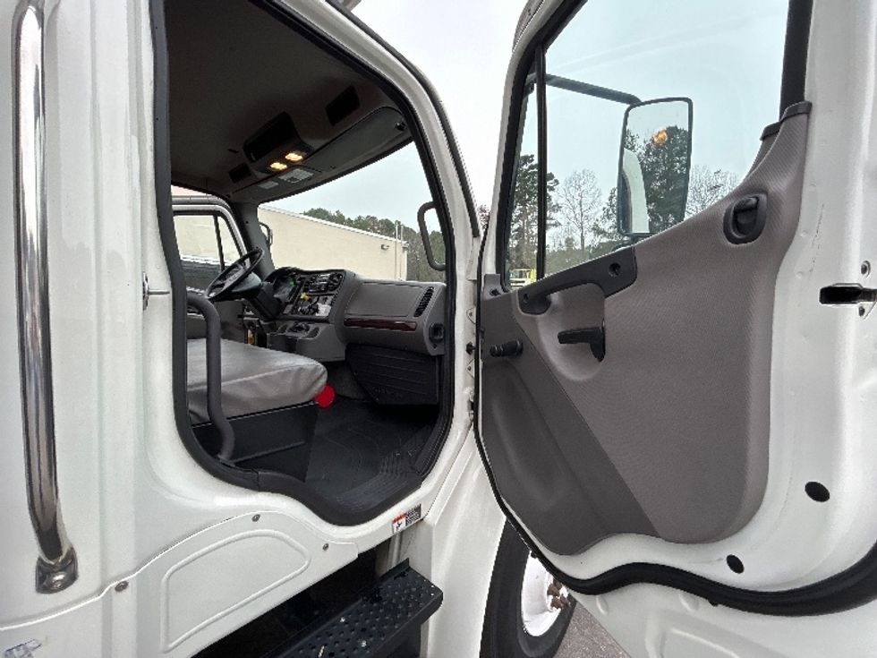Refrigerated Truck-Light and Medium Duty Trucks-Freightliner-2020-M2-Norcross-GA-194,236\n\t\tmiles-$ 61,500 - Image 20