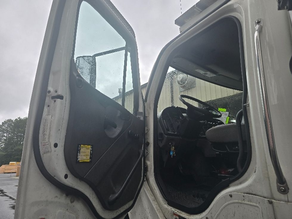Refrigerated Truck-Light and Medium Duty Trucks-Freightliner-2020-M2-Norcross-GA-489,521\n\t\tmiles-$ 23,500 - Image 16