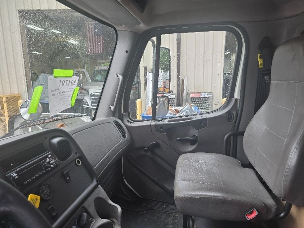 Refrigerated Truck-Light and Medium Duty Trucks-Freightliner-2020-M2-Norcross-GA-489,521\n\t\tmiles-$ 23,500 - Image 19