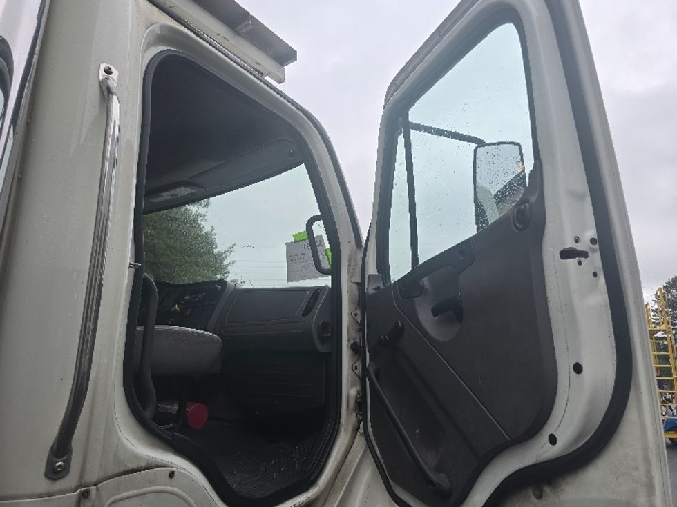 Refrigerated Truck-Light and Medium Duty Trucks-Freightliner-2020-M2-Norcross-GA-489,521\n\t\tmiles-$ 23,500 - Image 20