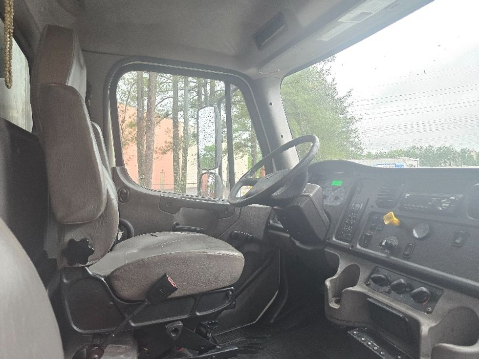 Refrigerated Truck-Light and Medium Duty Trucks-Freightliner-2020-M2-Norcross-GA-489,521\n\t\tmiles-$ 23,500 - Image 22