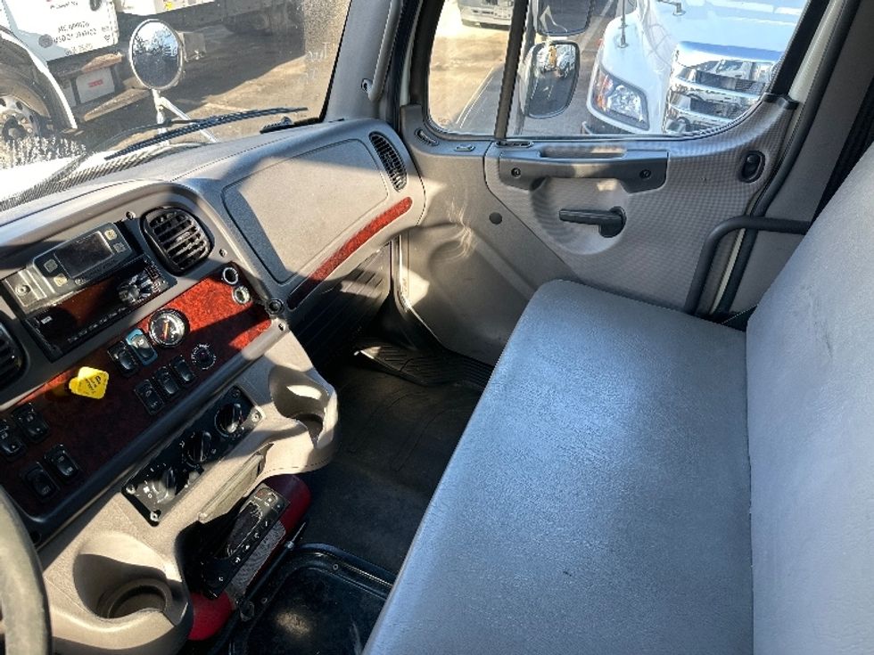 Refrigerated Truck-Light and Medium Duty Trucks-Freightliner-2020-M2-North Bergen-NJ-171,733\n\t\tmiles-$ 47,000 - Image 18