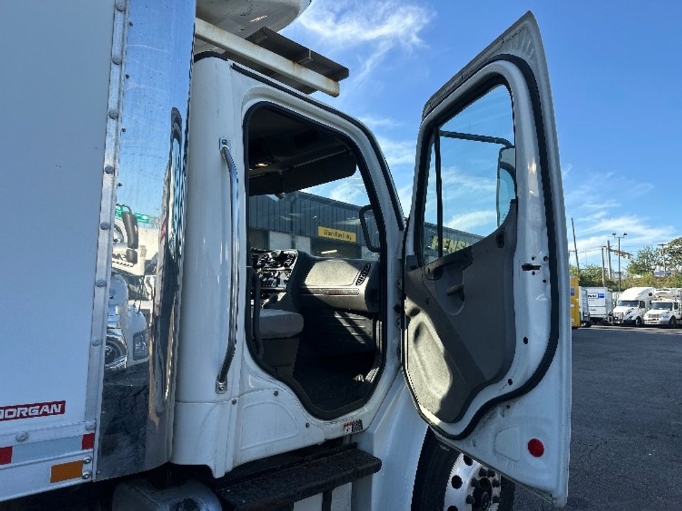 Refrigerated Truck-Light and Medium Duty Trucks-Freightliner-2020-M2-North Bergen-NJ-171,733\n\t\tmiles-$ 47,000 - Image 19