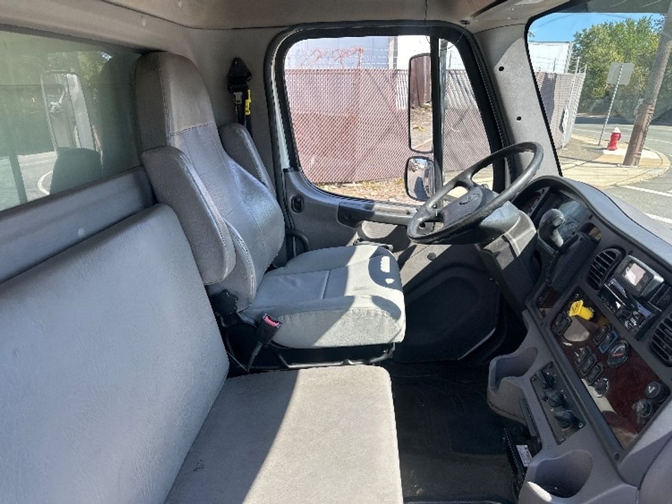 Refrigerated Truck-Light and Medium Duty Trucks-Freightliner-2020-M2-North Bergen-NJ-83,009\n\t\tmiles-$ 60,000 - Image 22