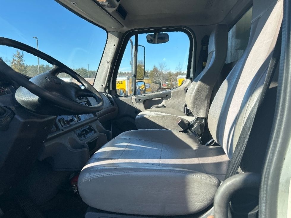 Refrigerated Truck-Light and Medium Duty Trucks-Freightliner-2020-M2-Norton-MA-144,878\n\t\tmiles-$ 69,250 - Image 19