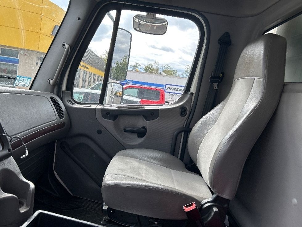 Refrigerated Truck-Light and Medium Duty Trucks-Freightliner-2020-M2-Norton-MA-159,859\n\t\tmiles-$ 68,500 - Image 19