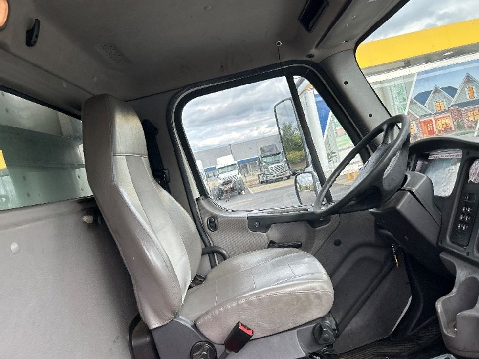 Refrigerated Truck-Light and Medium Duty Trucks-Freightliner-2020-M2-Norton-MA-159,859\n\t\tmiles-$ 68,500 - Image 22